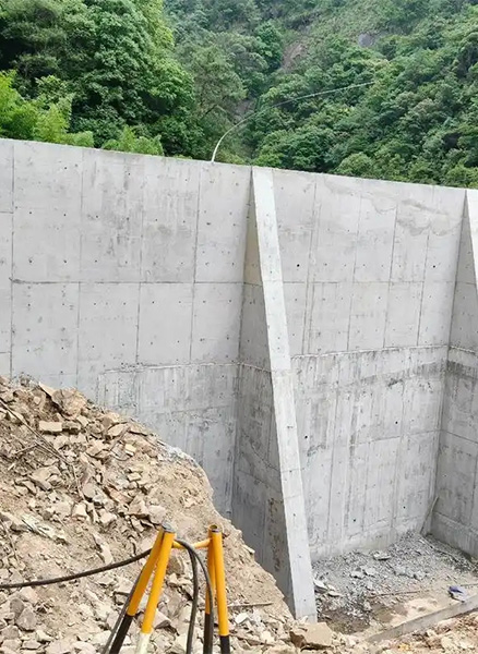 天津汉沽区重力式挡土墙